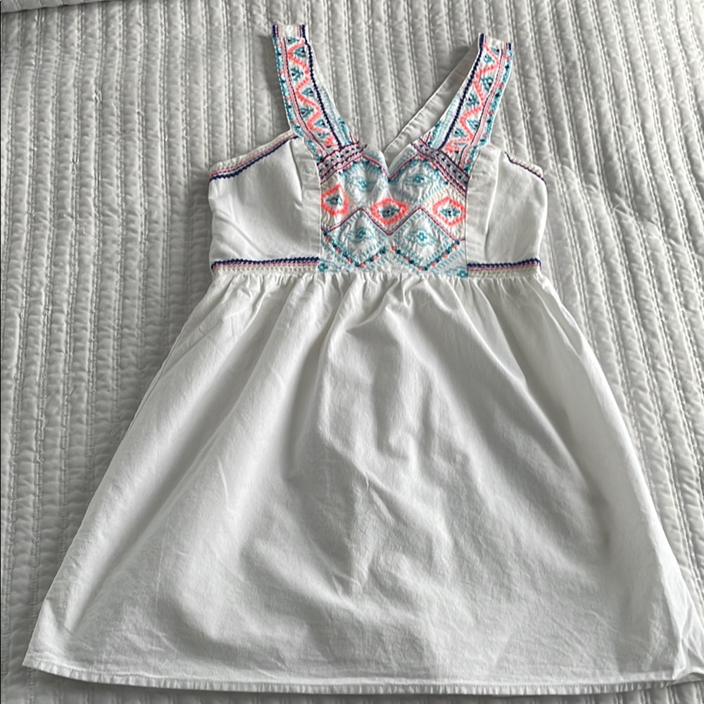 American Eagle Outfitters White Sleeveless V-Neck Sundress